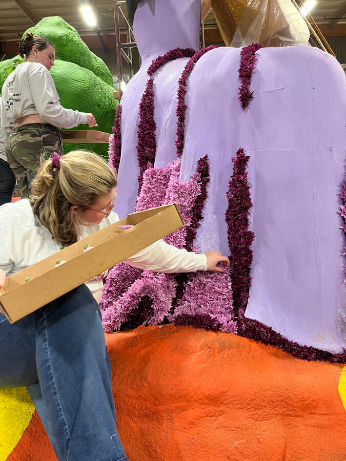 Rose Parade Float Decorating - Shriners' Children's - 2023 (for 2024 parade)